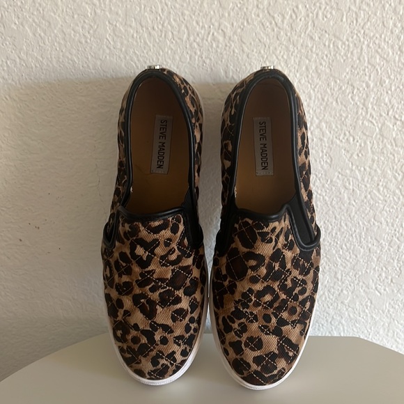 Steve Madden slip on sneakers - Picture 2 of 3